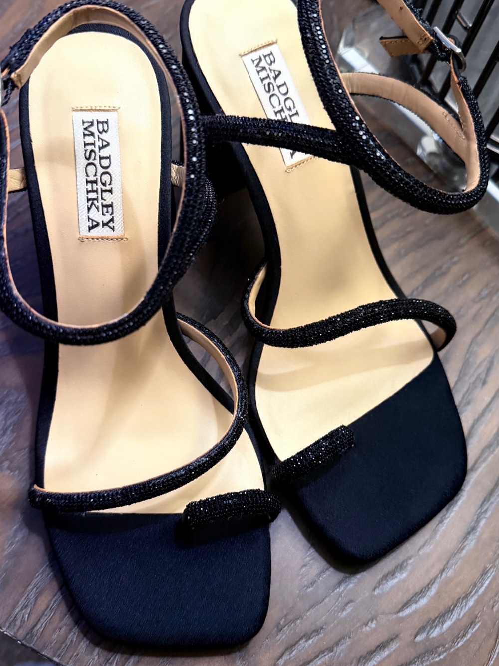 Badgley Mischka Black Glitter Strappy Sandals MRSP$245 USD size 7 NWT